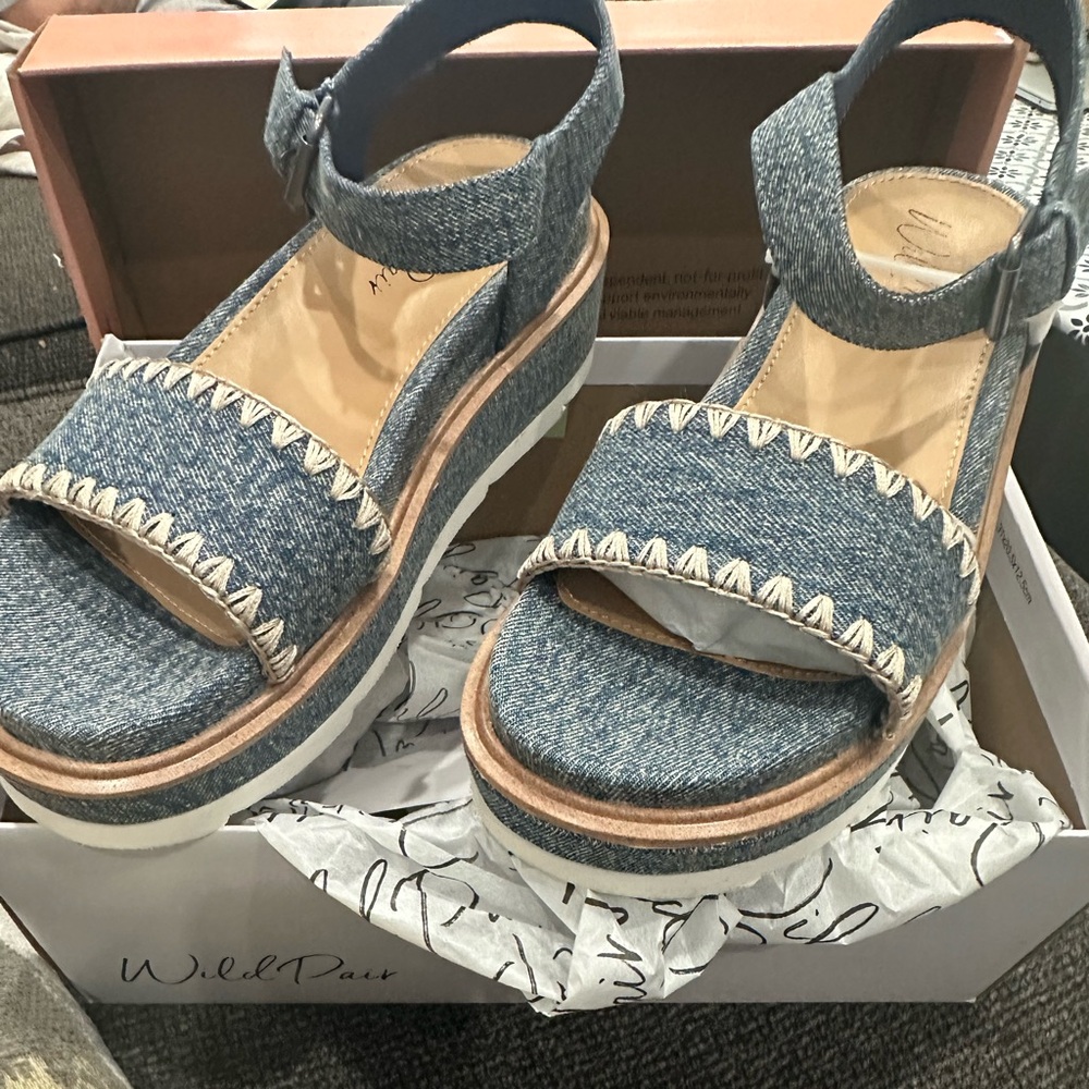 New Wild Pair Women's Milliee Platform Sandals Blue Denim Size 7.5